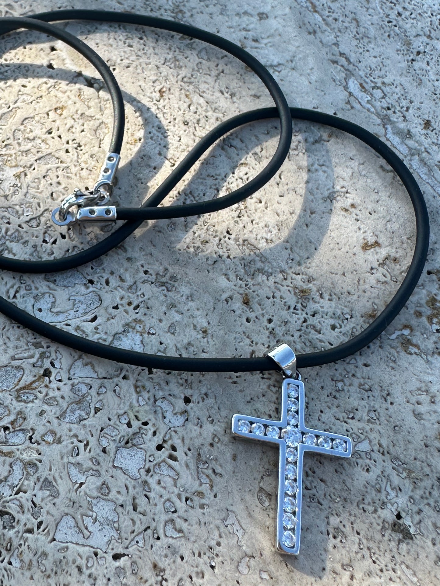 Collana Caucciù con CroceBrill